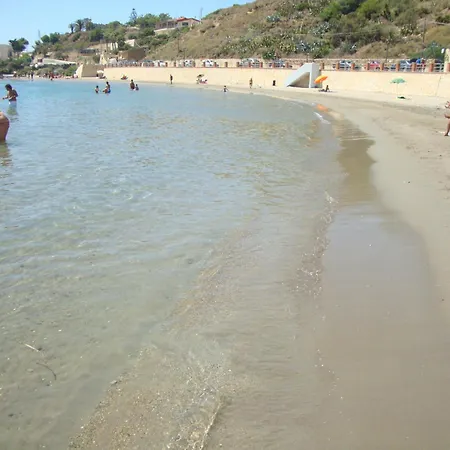 Apartment 200 Meters From The Sea, Wifi, Self Catering