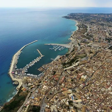 Apartment 200 Meters From The Sea, Wifi, Self Catering