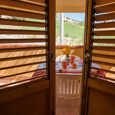 200 Meters From The Sea, Wifi, Self Catering *